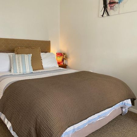 Wee Blue Bnb- Central Cosy Villa Timaru Exteriör bild