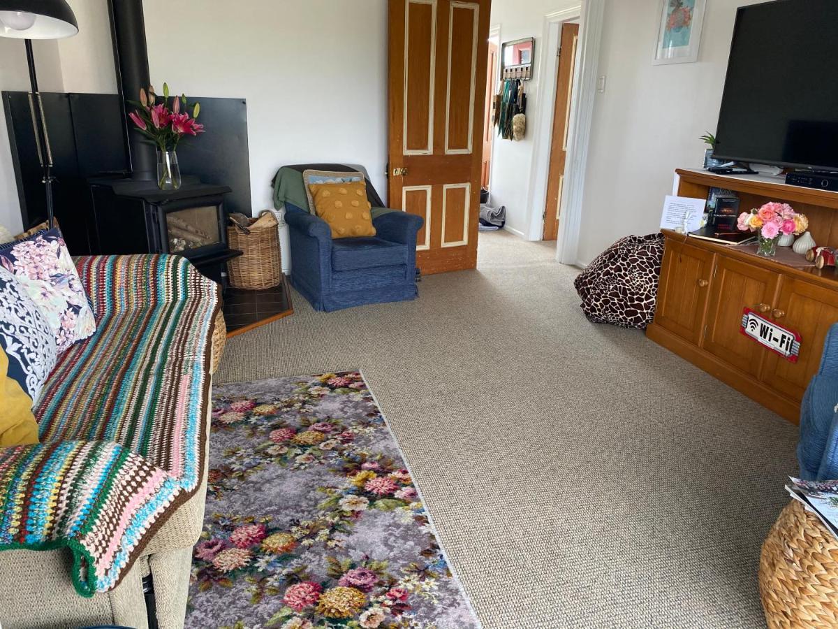 Wee Blue Bnb- Central Cosy Villa Timaru Exteriör bild