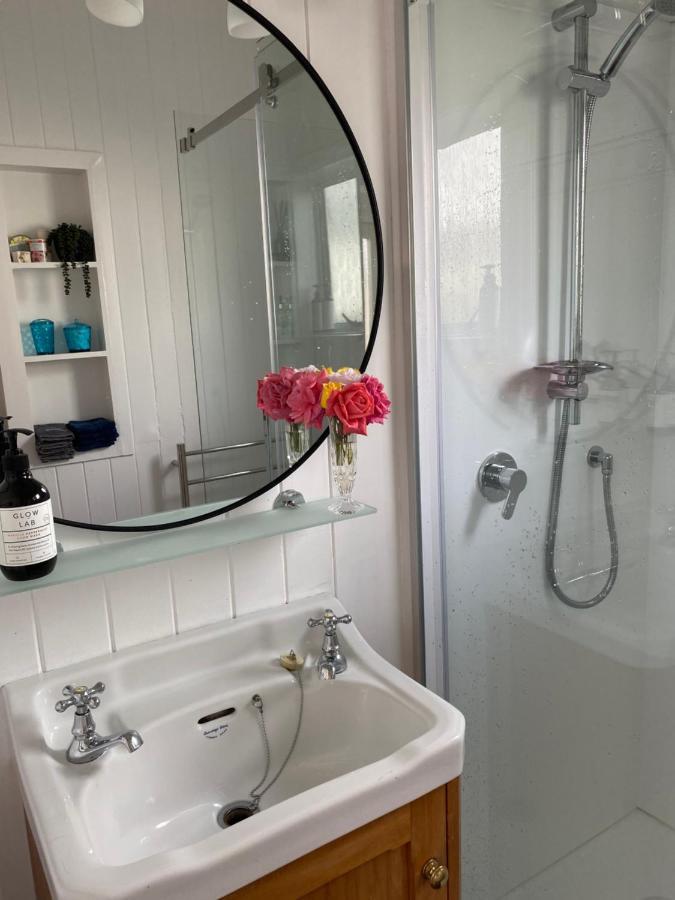 Wee Blue Bnb- Central Cosy Villa Timaru Exteriör bild