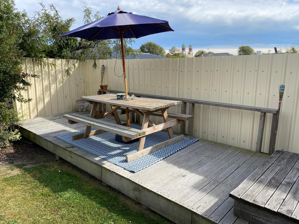 Wee Blue Bnb- Central Cosy Villa Timaru Exteriör bild
