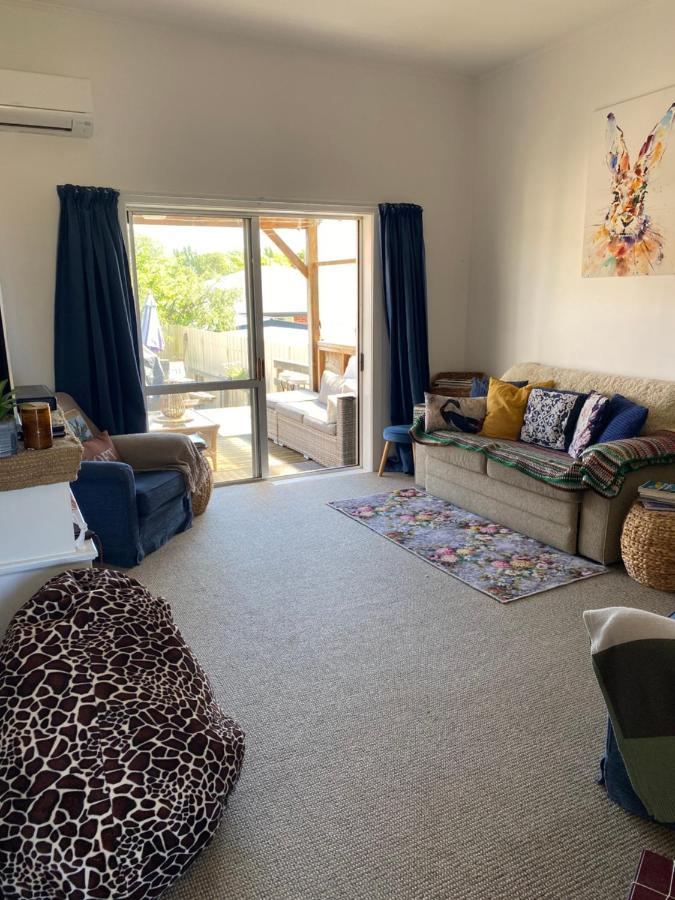 Wee Blue Bnb- Central Cosy Villa Timaru Exteriör bild